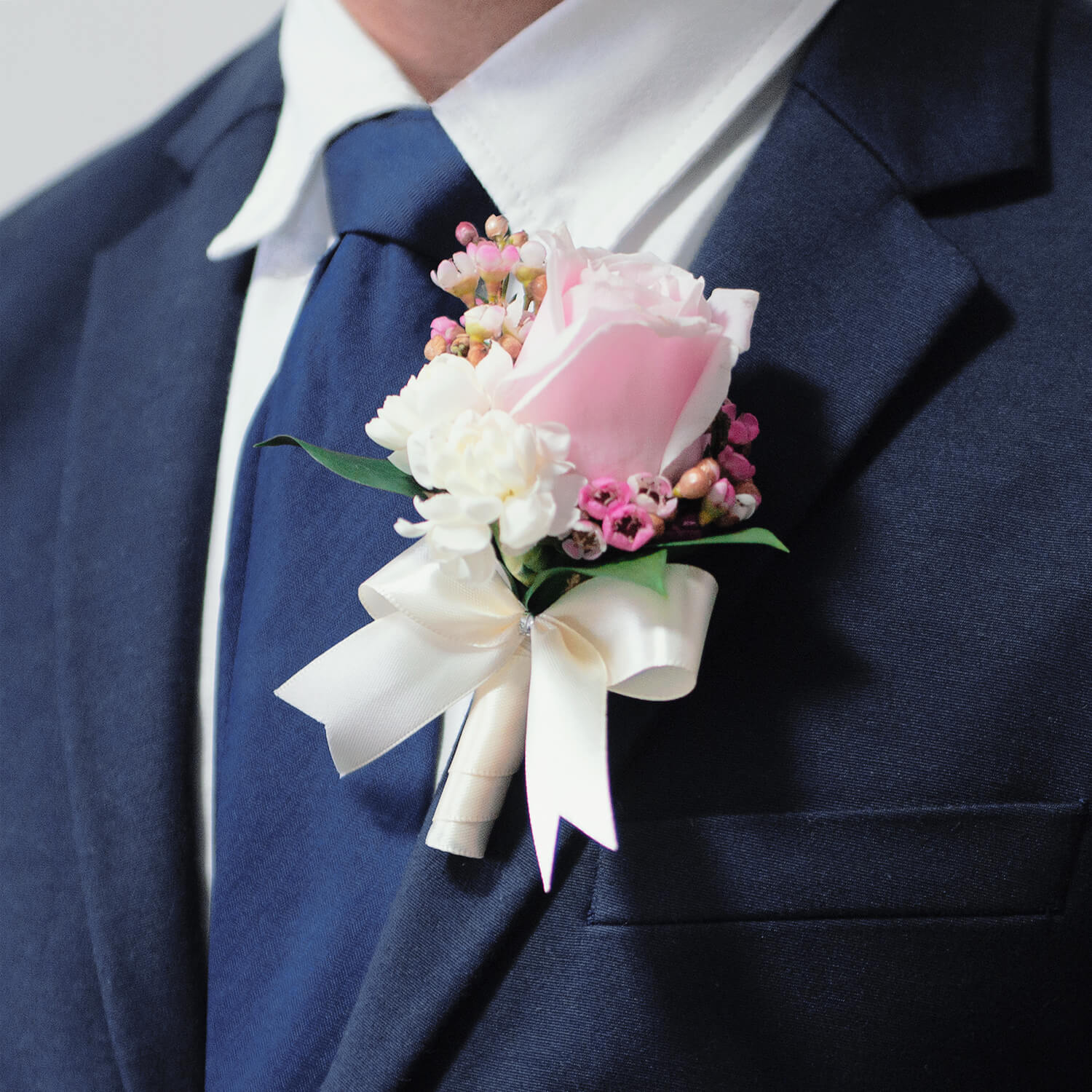 Family Boutonniere Roseate